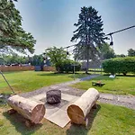 Marietta Home With Private Hot Tub, Pool Table!