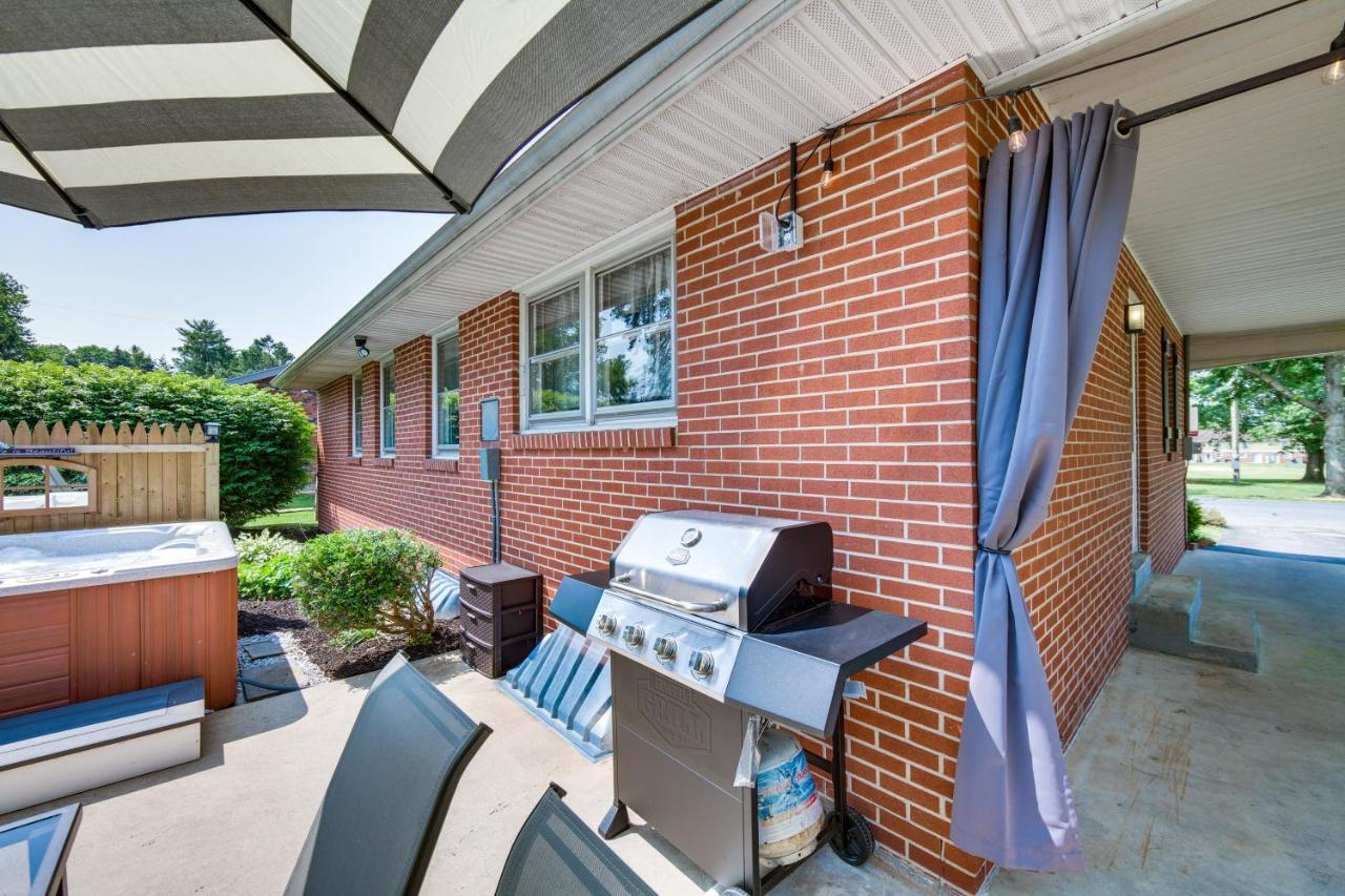 With Private Hot Tub, Pool Table! * Marietta