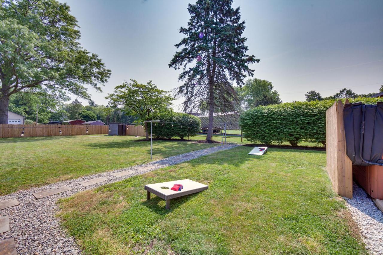 With Private Hot Tub, Pool Table!
