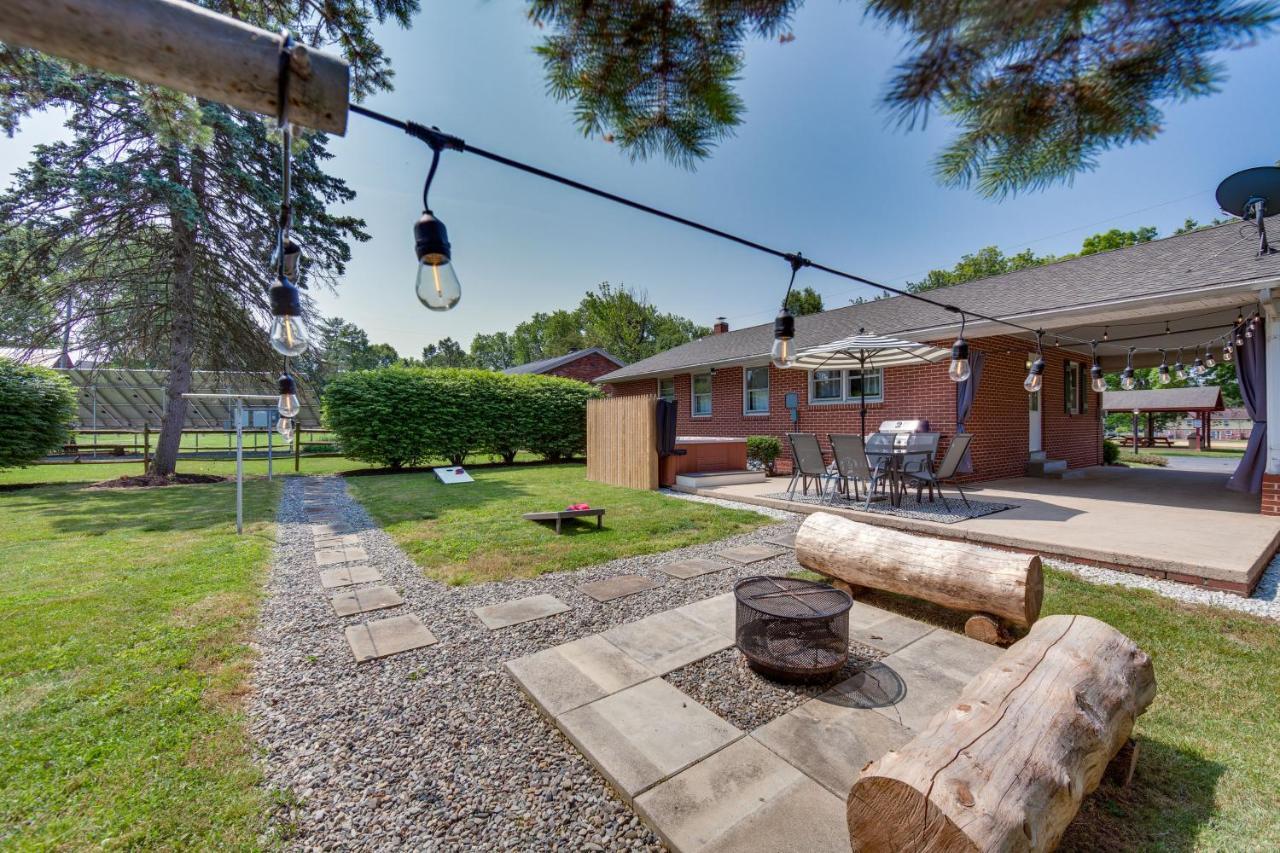 With Private Hot Tub, Pool Table! * Marietta
